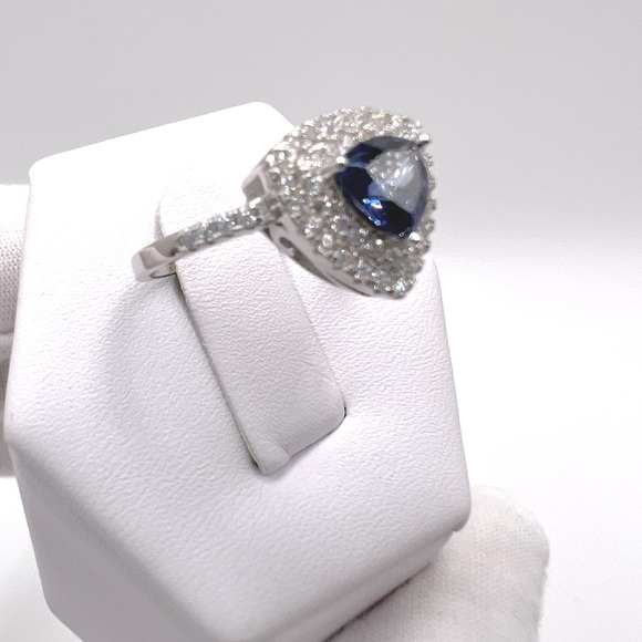 Sale $20 Firm! Sterling Silver Trillion Shape Tanzanite Cz and Clear Cz Ring - Picture 5 of 16